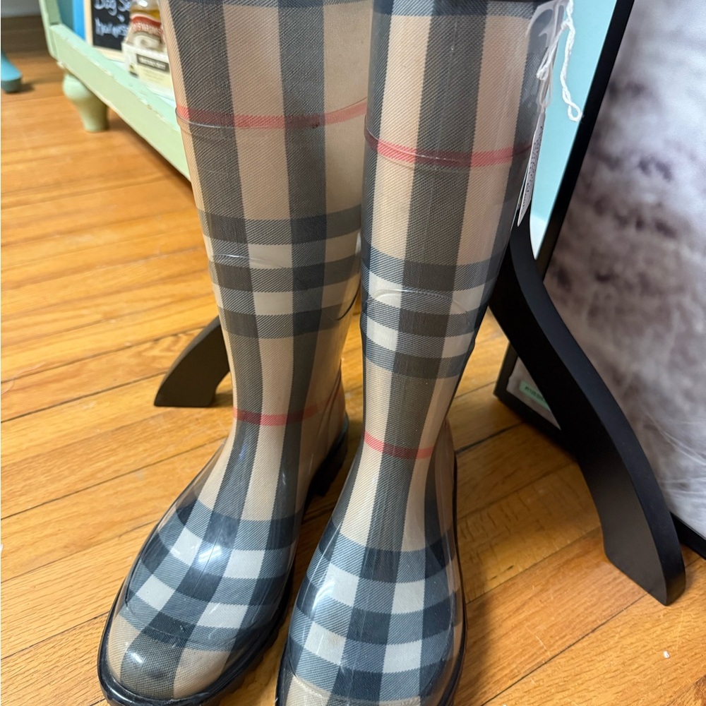 Woman’s Burberry Plaid Rain Boots Size 40